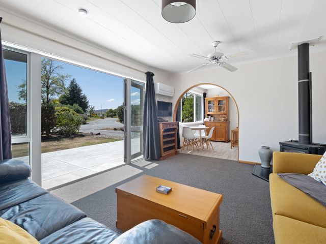 Getaway on the Green - Cromwell Holiday Home - 1040788 - photo 1