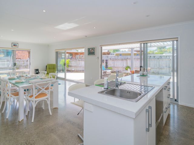 Rose's Beach Pad - Matarangi Holiday Home - 1040789 - photo 2