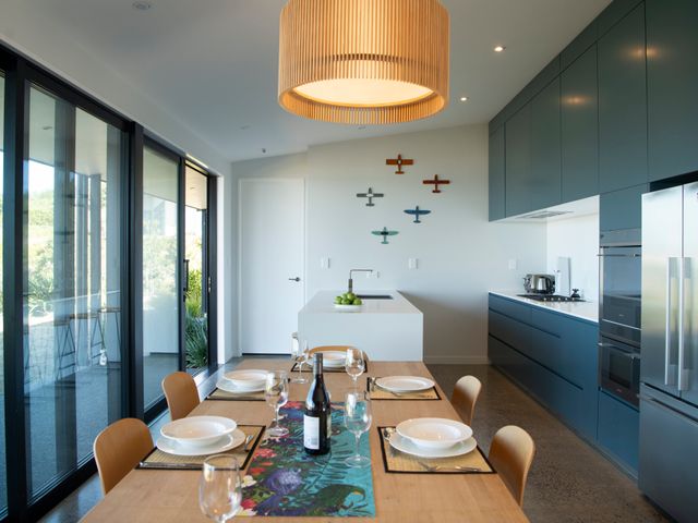 Lightning Ridge Views - Waimarama Holiday Home - 1045274 - photo 3