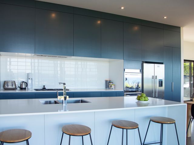 Lightning Ridge Views - Waimarama Holiday Home - 1045274 - photo 5