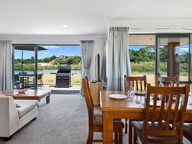 The Waterfront Ruakaka - Ruakaka Holiday Home - 1045293 - photo 2