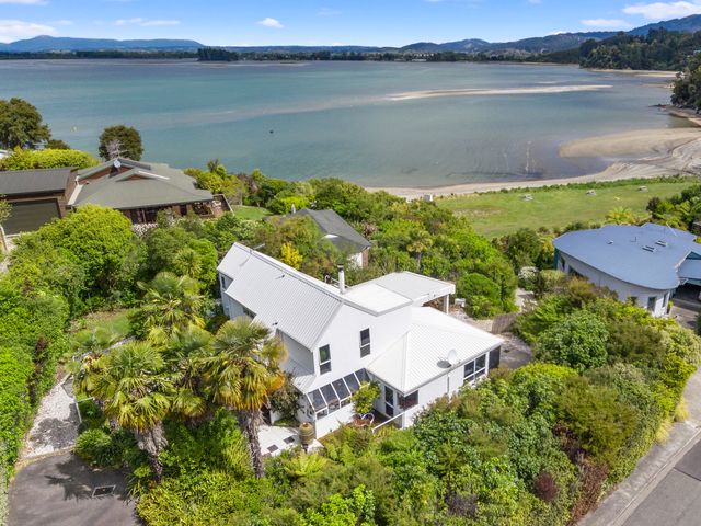Beach Front, Palms Beach House – Kaiteriteri House - 1045421 - photo 1