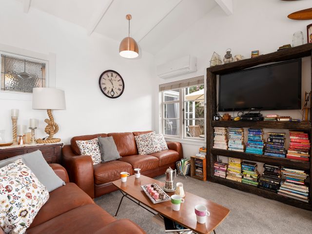 Kiwiana Bach - Lake Tarawera Holiday Home - 1046633 - photo 5