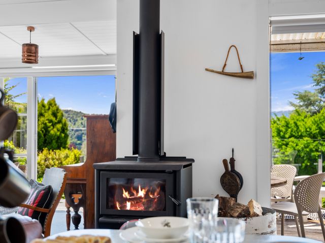 Kiwiana Bach - Lake Tarawera Holiday Home - 1046633 - photo 4