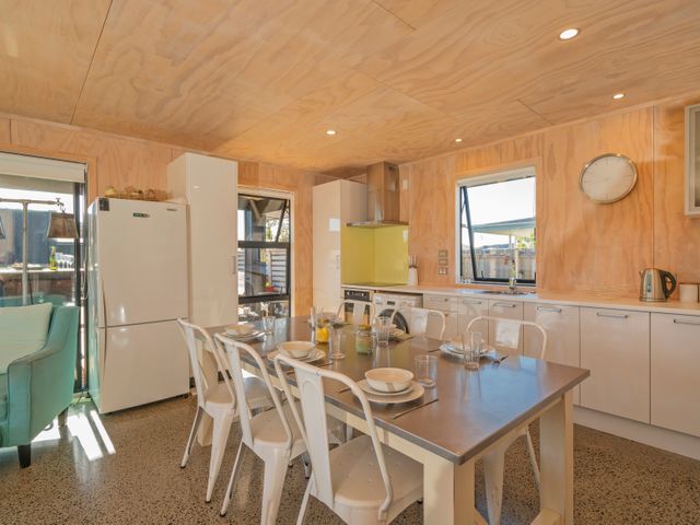 Black Beauty Retreat - Matarangi Holiday Home - 1049097 - photo 5