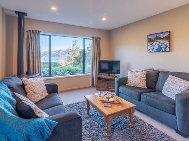 Fantail Cottage with Sea Views - Akaroa Home - 1049147 - photo 3