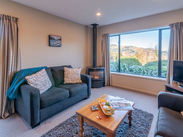 Fantail Cottage with Sea Views - Akaroa Home - 1049147 - photo 2