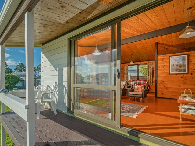 Retro Revival - Pauanui Holiday Home - 1049794 - photo 5