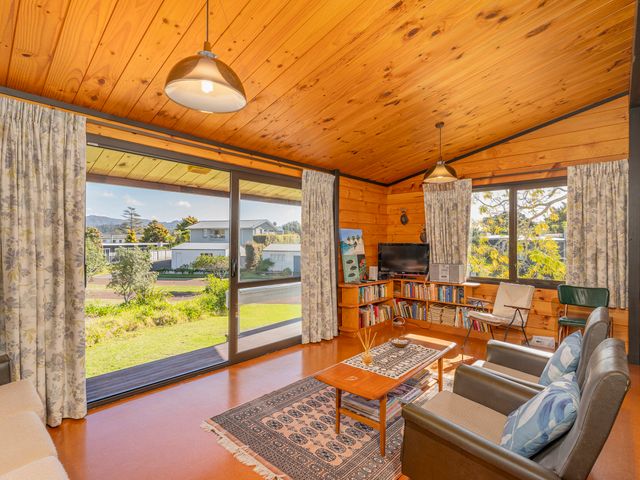 Retro Revival - Pauanui Holiday Home - 1049794 - photo 3