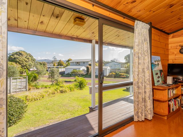 Retro Revival - Pauanui Holiday Home - 1049794 - photo 4