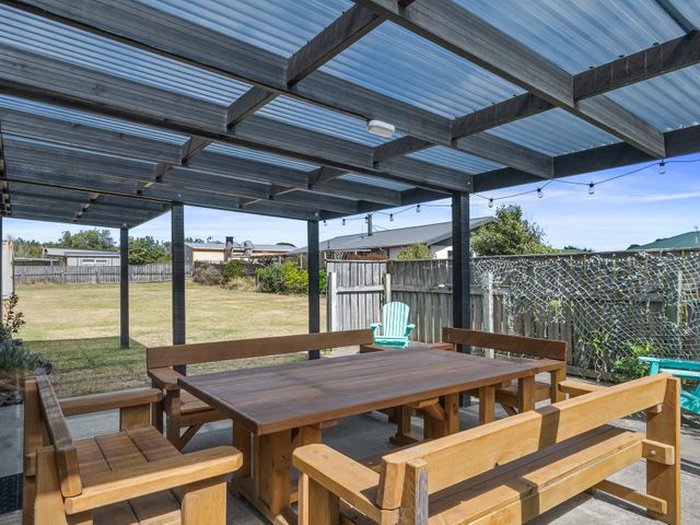 Himatangi Kiwi Bach - Himatangi Beach Holiday Home - 1050488 - photo 2