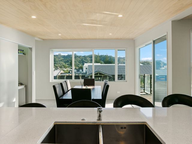 The White Haus - Waihi Beach Upstairs Holiday Unit - 1051060 - photo 3