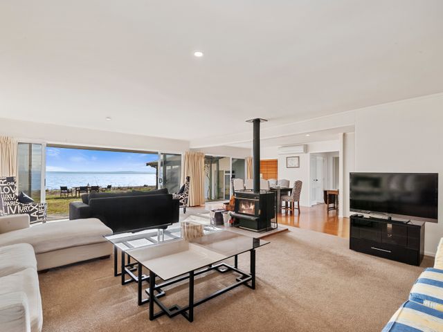 Waitahanui Lakefront Escape - Waitahanui Home - 1053199 - photo 2