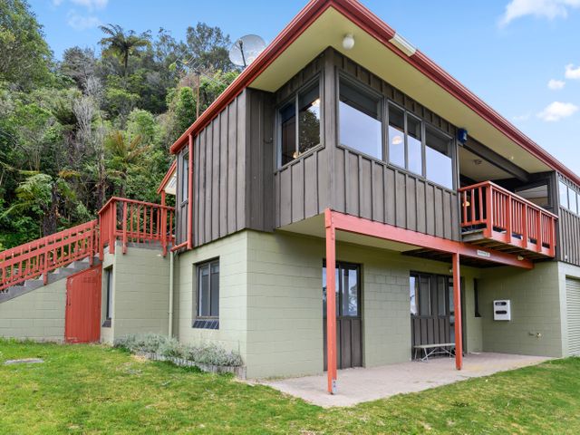 Escape to the Lake - Lake Rotoiti Bach - 1054554 - photo 5