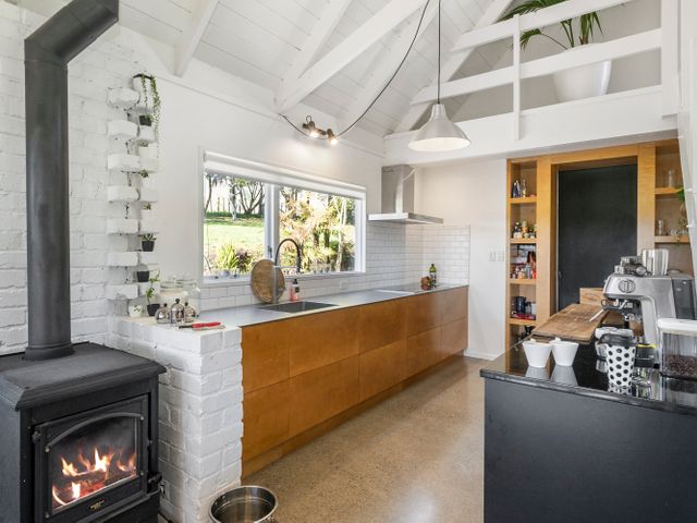 The House - The Lodge Te Horo - 1055998 - photo 5