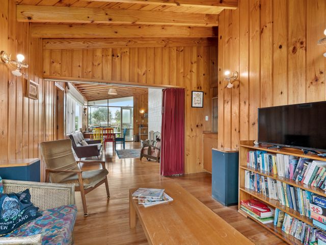 Queenie - Waikanae Beach Holiday Home - 1056230 - photo 4