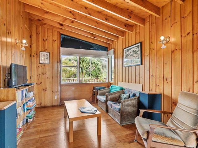 Queenie - Waikanae Beach Holiday Home - 1056230 - photo 5