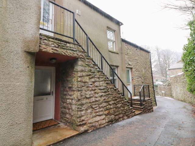 2 Eden Lodge photo 1