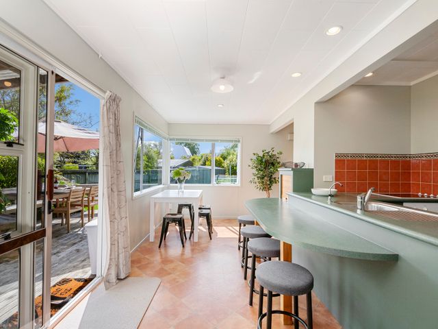 Kapuka Paradise - Wharewaka Holiday Home - 1061156 - photo 3