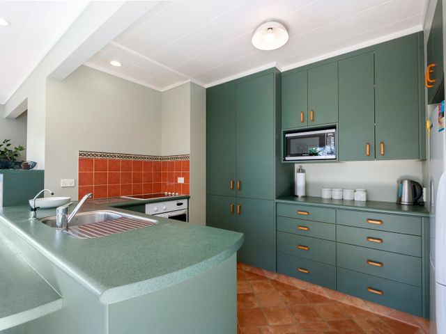 Kapuka Paradise - Wharewaka Holiday Home - 1061156 - photo 4