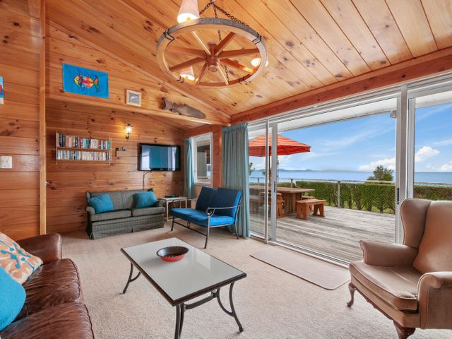 Lakefront Lodge - Kuratau Holiday Home - 1061301 - photo 2