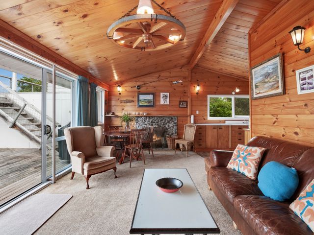 Lakefront Lodge - Kuratau Holiday Home - 1061301 - photo 3