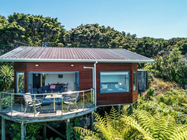 CrossTrees Chalet - Seaview - Waiheke Holiday Unit - 1061499 - photo 2