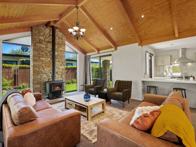 Roys Bay Lodge - Wanaka Holiday Home - 1061502 - photo 3