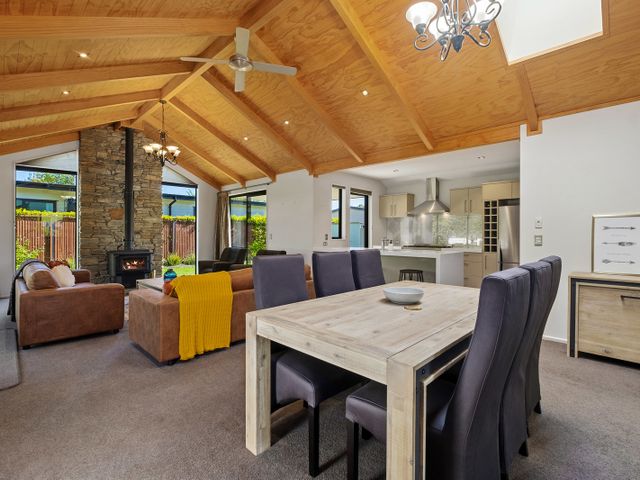 Roys Bay Lodge - Wanaka Holiday Home - 1061502 - photo 4