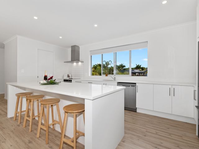 The Platinum Rendezvous - Matapouri Holiday Home - 1061505 - photo 2