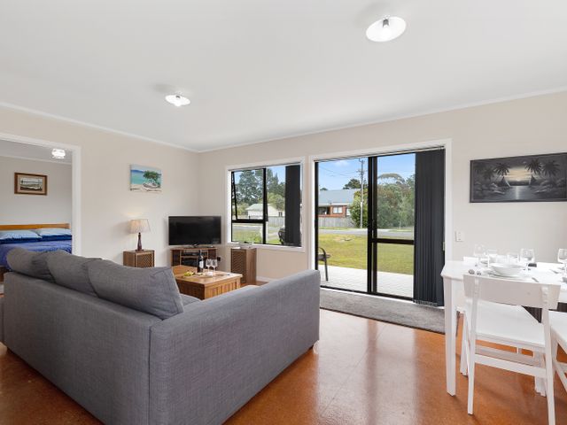 Pipi Cabin - Mangawhai Village Bach - 1062283 - photo 2