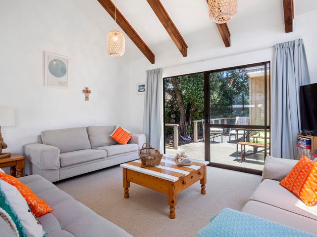 Coastal Charm - Waihi Beach Holiday Home - 1062546 - photo 3