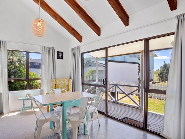 Coastal Charm - Waihi Beach Holiday Home - 1062546 - photo 5