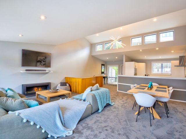 Central Water Views - Queentown Holiday Townhouse - 1062610 - photo 2