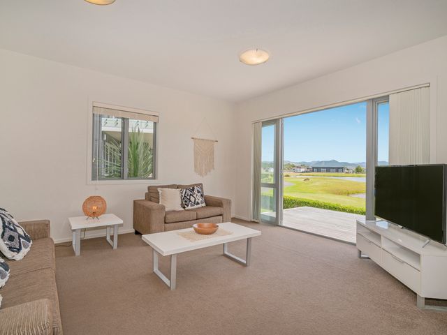 Lakeside Villa Retreat - Matarangi Downstairs Unit - 1063044 - photo 2