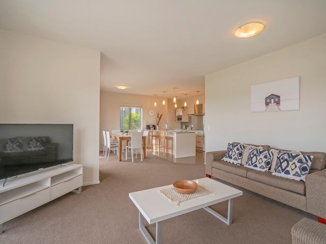 Lakeside Villa Retreat - Matarangi Downstairs Unit - 1063044 - photo 3