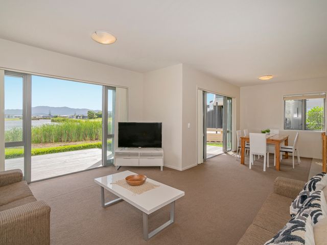 Lakeside Villa Retreat - Matarangi Downstairs Unit - 1063044 - photo 4