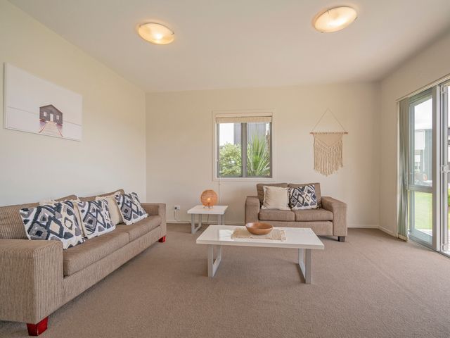 Lakeside Villa Retreat - Matarangi Downstairs Unit - 1063044 - photo 5