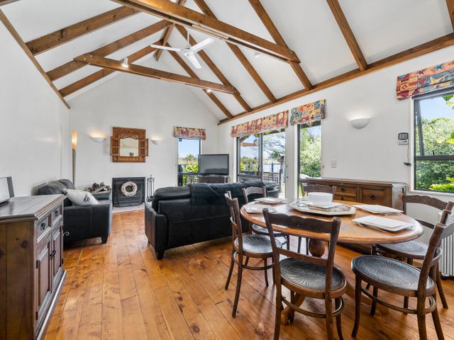 Waimea Cottage - Waikanae Holiday Home - 1063225 - photo 4