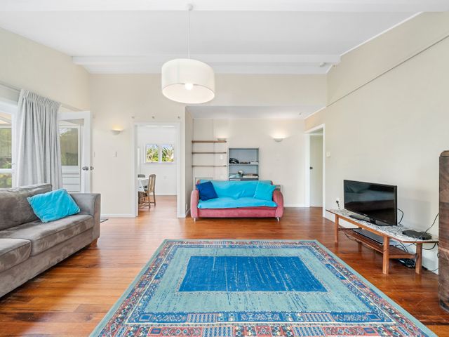 Blue Gate Cottage - Waikanae Beach Holiday Home - 1063720 - photo 4