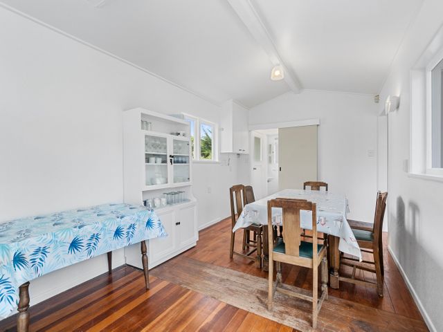 Blue Gate Cottage - Waikanae Beach Holiday Home - 1063720 - photo 5