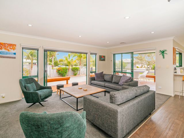 The Sunny Bach - Cooks Beach Holiday Home - 1063977 - photo 5