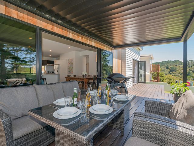 Treetop Bach - Whangamata Holiday Home - 1064943 - photo 3