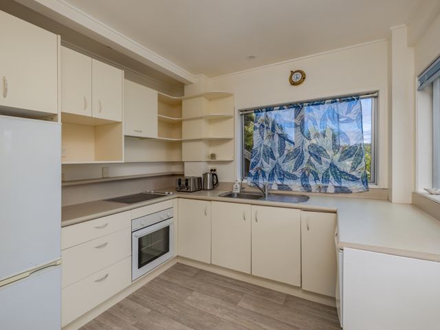 Tapuaetahi Beachfront Studio - Downstairs Unit - 1067297 - photo 5