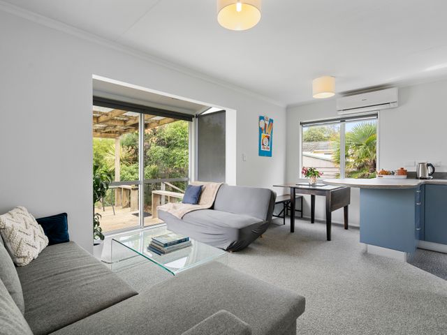 The Wee Blue Bach - Waikanae Beach Holiday Home - 1069195 - photo 3