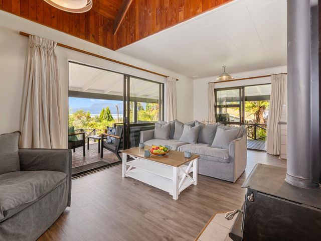 Splendour on Spencer - Lake Tarawera Holiday Home - 1069498 - photo 4