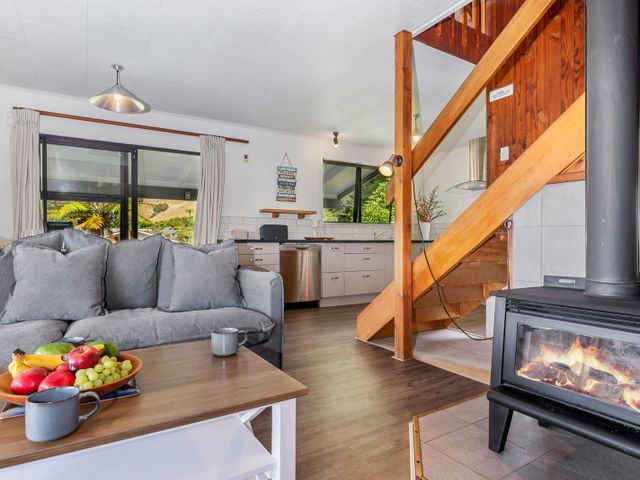 Splendour on Spencer - Lake Tarawera Holiday Home - 1069498 - photo 5