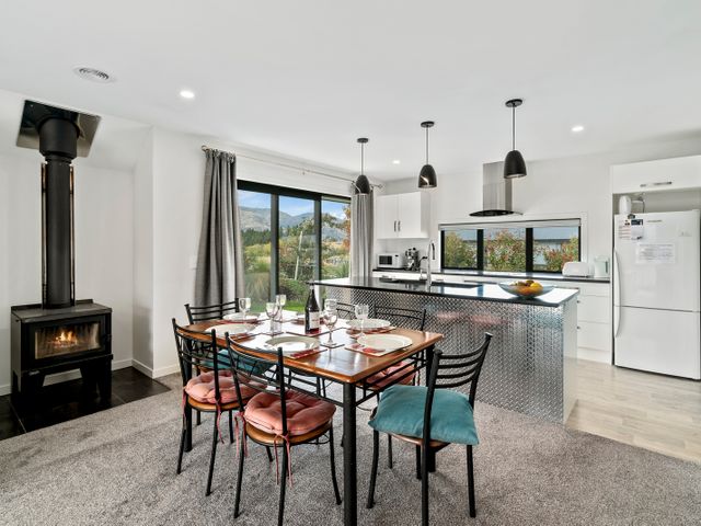 Erskine Place - Lake Hawea Holiday Home - 1071127 - photo 5