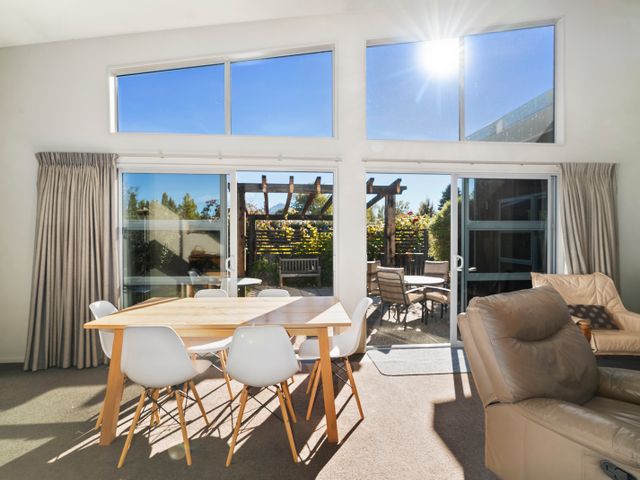 Hikuwai Family Retreat - Albert Town Holiday Home - 1071847 - photo 2