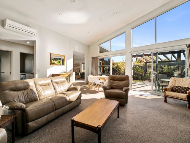 Hikuwai Family Retreat - Albert Town Holiday Home - 1071847 - photo 3